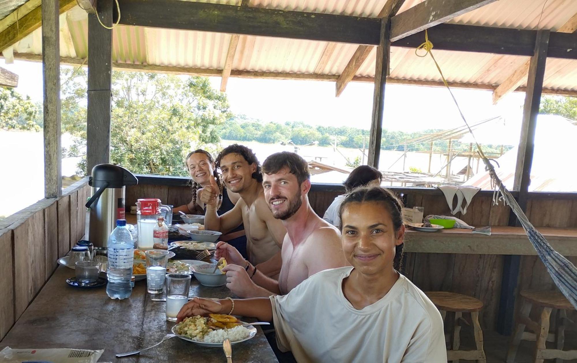 Hospedaje Y Tours Reina Arriera Amazonas Colombia Macedonia Екстериор снимка